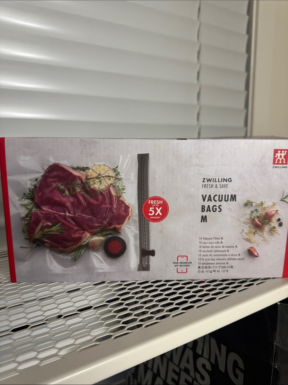 ZWILLING J.A. Henckels Vacuum Bags M White and Red Packaging